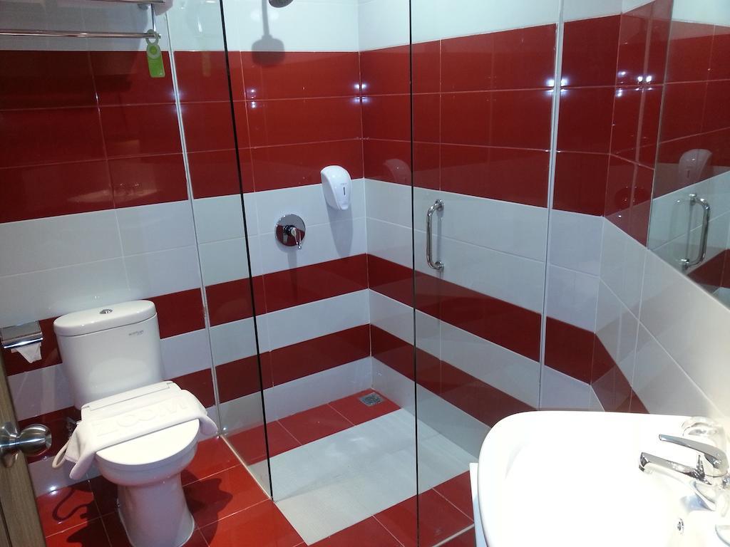 Zoom Smart Hotel Jemursari Surabaya Luaran gambar